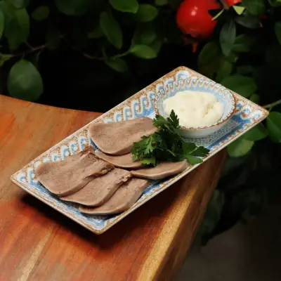 Tongue Plate with Horseradish