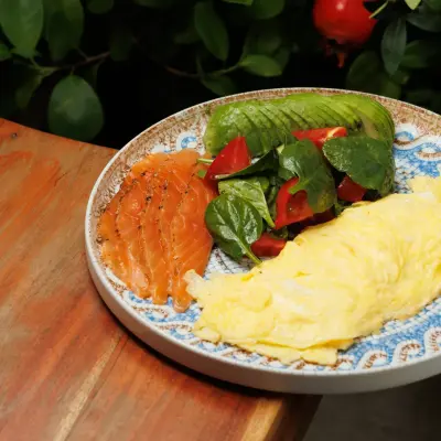 Omlet with Salmon and Avocado